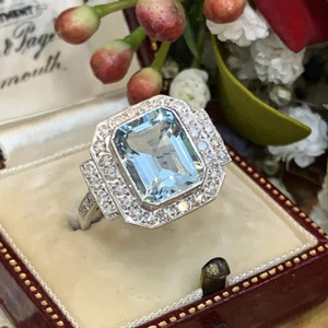 Anello di Lusso con Gemma Quadrata Blu Acqua per Donne, Elegante Gioiello da Dito per Anniversario - Product Image 6