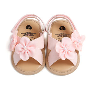 Sandales pour bébé fille nouveau-né à semelle souple, vente chaude, chaussures d'été pour bébé fille avec motif floral assorti à un ensemble de bandeaux - Product Image 1