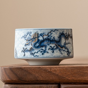 Tazza da Tè in Ceramica di Lusso con Motivo Drago Blu e Bianco Intarsiato in Oro e Argento, Stile Cinese Retrò di Alta Gamma - Product Image 1