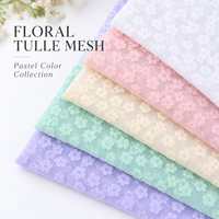 Tissu en maille de nylon floqué à cinq pétales, tulle tricoté floral pour robe de mariée, costume et décoration de mode - Vente en gros