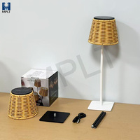 Lampe solaire d'extérieur pour jardin, étanche, en osier, lampe de table solaire pour patio, balcon, alimentée par énergie solaire, port de charge USB, design moderne