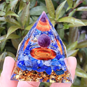 Pyramide en résine époxy Kogiya avec gravure interne Tai Chi Lapis Lazuli, décoration d'intérieur, ornement de bureau - Product Image 3