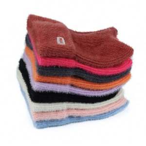 Bonnet tricoté pour femme avec oreilles de chat mignonnes pour l'automne/hiver, chaud, extensible, en acrylique, idéal pour les voyages et les activités de plein air - Product Image 4