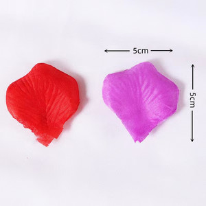 Petali di rosa essiccati di seta artificiale del petalo del fiore artificiale di vendita caldo 2022 per le <span class=keywords><strong>decorazioni</strong></span> di nozze - Product Image 2