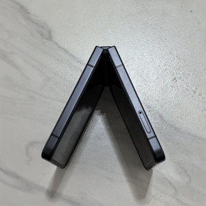 โทรศัพท์มือถือ Android หน้าจอพับได้คุณภาพสูง Z Flip 7 มือสอง - Product Image 2
