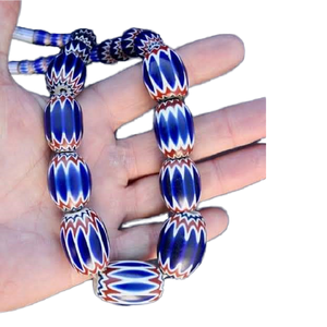 Perles en verre soufflé Chevron personnalisées 14 mm bleu blanc rouge certifiées AIGS disponibles sur mesure tailles et motifs variés - Product Image 1