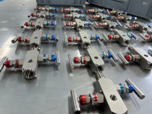 6000PSI Hastelloy C276 5-Wege-Verteilerventil Korrosionsbeständiges Instrumentenventil Hochdruck-Block- und Entlüftungsverteiler für Öl und Gas - Product Image 4