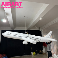Décorations de fête gonflables en forme d'avion. Modèle d'avion gonflable blanc pour exposition