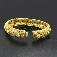 Vente en gros de bracelets creux plaqués or 24 carats, en alliage, larges, à motifs floraux en filigrane, bijoux de mariée de Dubaï pour femmes