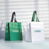 Sac en papier cadeau de luxe GiGO personnalisé avec votre propre logo et poignée en ruban pour l'emballage de cosmétiques et de vêtements