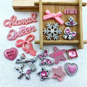 Breloques chics en résine et strass, motifs nœud, cœur, chiot, flocon de neige, pour la décoration DIY de <span class=keywords><strong>Crocs</strong></span>, pinces à cheveux et chouchous - Product Image 2