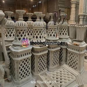Pot de fleurs en fibre de verre Jali Theme pour fleurs artificielles et décoration de jardin, design moderne léger, vente en gros OEM ODM - Product Image 1