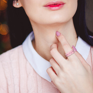 Bague connectée tendance avec lumière LED rose, portable pour homme et femme, idéale pour l'extérieur - Product Image 1