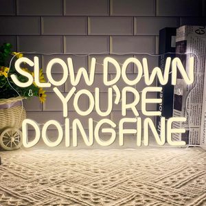 Letreros LED <span class=keywords><strong>de</strong></span> Neón con Diseño 'Slow Down You Are Doing Fine Love' para Decoración <span class=keywords><strong>de</strong></span> Pared, Luz Inspiradora Positiva, Regulable, Alimentación USB <span class=keywords><strong>de</strong></span> 5V - Product Image 1