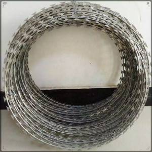 Malla de alambre de púas soldada BTO-22 (acero galvanizado) marca HF, tejido liso, cinta plana con púas, antiescalada, para protección de mallas - Product Image 2