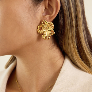 Pendientes de Flor con Cristales, Acero Inoxidable, Chapado en Oro, Joyería para Mujer, Accesorio de Moda - Product Image 3