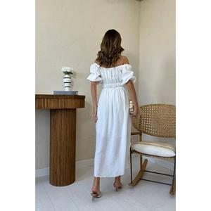 Vestido blanco de lino con hombros descubiertos, cintura elástica, ajuste holgado, transpirable, informal, para uso diario, tela tejida, estilo sencillo - Product Image 1