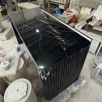 Bureau de direction en marbre Nero Marquina fait main, rainuré avec tiroirs, table de bureau, mobilier de luxe sur mesure pour la décoration intérieure