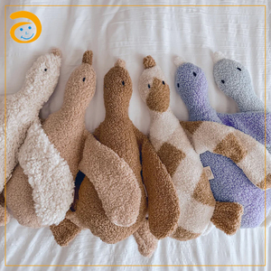 Set de Regalo para Recién Nacido de Manta de Apego y Consolador de Muselina Orgánica Suave de Peluche con Forma de Animal - Product Image 2