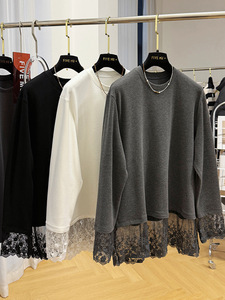 Chemisier superposé en dentelle pour femme - T-shirt tendance à col rond, manches longues et ourlet en dentelle florale - Product Image 4