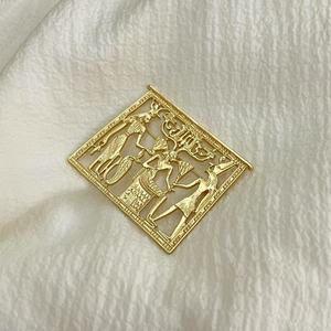 Broche égyptienne rétro à la mode Broche <span class=keywords><strong>de</strong></span> poitrine avec logo personnalisé en métal doré Badges Broches élégantes en alliage <span class=keywords><strong>de</strong></span> zinc antique pour femmes - Product Image 4