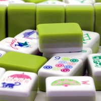 Groothandel op maat gemaakte luxe moderne design plastic Amerikaanse Mahjong duurzaam draagbaar milieuvriendelijk multiplayer vierpersoons entertainment