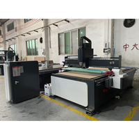 Máquina enrutadora Cnc 1325 con mesa de vacío y rodillo de prensa para trabajar la madera 1325 1530 enrutador Cnc para trabajar la madera 4x8