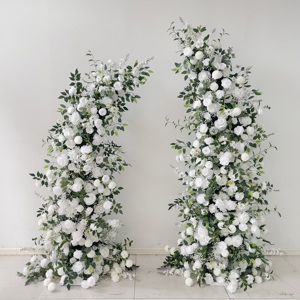 Arco de boda elegante con decoración de hierro en forma de cuerno de <span class=keywords><strong>vaca</strong></span>, simulación de flores, follaje y arreglos de flores blancas. - Product Image 1