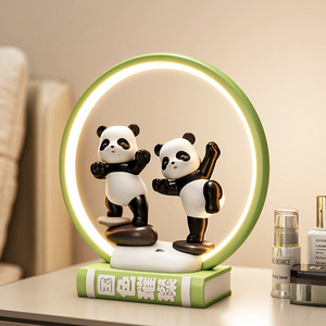 Lámpara LED Decorativa de Resina con Diseño de <span class=keywords><strong>Panda</strong></span> Pintado a Mano, Ecológica, con Función Táctil y Regulable, Recargable por USB, en Oferta - Product Image 1