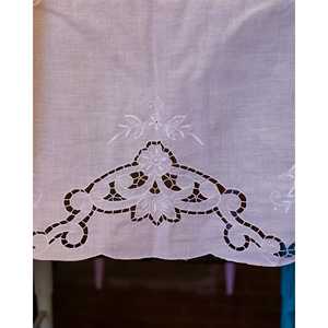 Mantel de Lino Tallado Estilo Art Nouveau Pietrochianese Burano con 12 Servilletas - Product Image 2