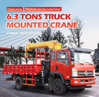 Grue montée sur camion Dongfeng de 6,3 tonnes, grue hydraulique à bras droit, caisse de chargement 360° °   Système de rotation pour la construction municipale et l'exploitation minière CE