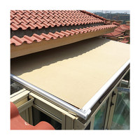 Auvent de terrasse motorisé en tissu imperméable à double face avec cadre métallique pour plafond extérieur