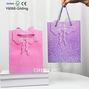 Usine de sacs en papier personnalisables de taille moyenne, emballage de vacances avec logo imprimé en gros, matériau recyclé, sac en papier de haute qualité - Product Image 1