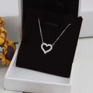 Regalo di Anniversario, Gioielli Romantici alla Moda, Collana con Ciondolo a Cuore Infinito in Argento 925 e Moissanite da 1,5mm, Placcata in Rodio per Donne - Product Image 4