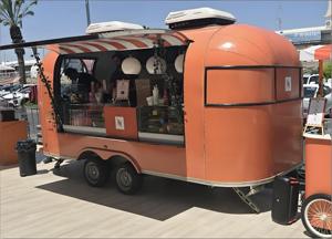 รถขายฮอทดอกแบบคลาสสิก พร้อมโต๊ะนึ่งและร่มกันแดด ไส้กรอกเนื้อแท้และขนมปังสด สไตล์นิวยอร์ก - Product Image 6