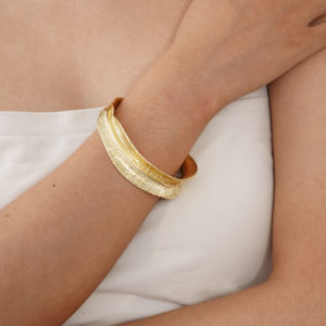 2024 bracelet européen femmes sens avancé exagéré conception de feuille tridimensionnelle sculpté style rétro élégant bracelet - Product Image 3