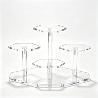 Support d'affichage de parfum en acrylique personnalisé, présentoir cosmétique multi-niveaux avec design hexagonal transparent pour comptoir de magasin de détail