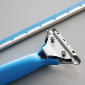 Outil de nettoyage de vitres robuste Raclette de fenêtre professionnelle avec longue poignée et lame en caoutchouc de remplacement - Product Image 3