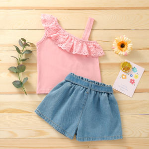 Conjunto de Dos Piezas al por Mayor para Niñas de 2 a 6 Años, Top con Cuello de Volantes a la Moda y Pantalones Cortos de Mezclilla, Ropa para Niñas - Product Image 3