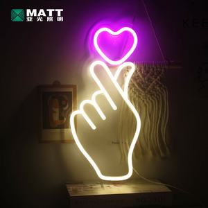 Enseigne néon LED personnalisée Matt Dropshipping : Mains, Lèvres, Ongles, Baiser, Amour - Product Image 5