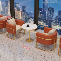 Ensemble de mobilier commercial personnalisable en cuir et fer pour café, restaurant, salon de thé, hôtel : banquette et chaises minimalistes