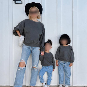 Maman et moi sweat vintage délavé à l'acide imprimé personnalisé 100% coton pull ras du cou en éponge française - Product Image 1