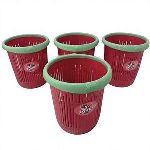 [Compra Uno y Lleva Dos] <span class=keywords><strong>Cubo</strong></span> de <span class=keywords><strong>Basura</strong></span> de Plástico de Alta Gama con Tapa Abierta y Diseño de Oso Fresa para Sala de Estar y <span class=keywords><strong>Cocina</strong></span> - Product Image 1