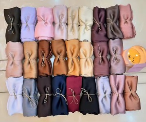 ใหม่48สีมาเลเซียผ้าซาตินมุสลิม <span class=keywords><strong>muna</strong></span> ผ้าเครปยับสีล้วนมีจีบสำหรับผู้หญิงผ้าพันคอคลุมศีรษะเจอร์ซีย์ผ้าคลุมศีรษะฮิญาบ - Product Image 6