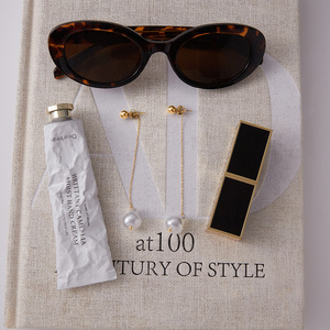 ต่างหูมุกบาโรกแบบห้อย ประดับโซ่ทอง ตุ้มหูพู่ห้อย ใส่ได้ทุกวัน - Product Image 4