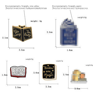 Venta caliente de comercio exterior, broche de <span class=keywords><strong>solo</strong></span> una página más, libro mágico de Witcher, diseño de gota de aceite, Metal Animal para chaqueta vaquera de aniversario - Product Image 6