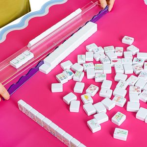 Tuiles de Mahjong Américaines Sculptées en Mélamine à Quatre Couches, Modernes et Personnalisées, Vente Chaude en Gros pour Jeux d'Échecs - Product Image 2