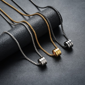 Collier en Titane Anti-ternissement avec Pendentif Cylindrique Géométrique Minimaliste et Chaîne Maille Forçat pour Hommes et Femmes – Vente en Gros - Product Image 2