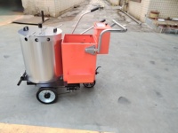 Machine de marquage routier thermoplastique à double baril durable 100 kg pour le traçage de parkings