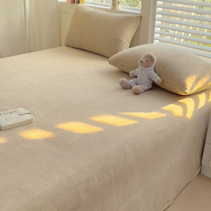 Bộ ga trải giường 3 món chất liệu nhung sữa cao cấp, chống xù, thoáng khí, bao phủ toàn bộ, in họa tiết, kích thước King Size - Product Image 3